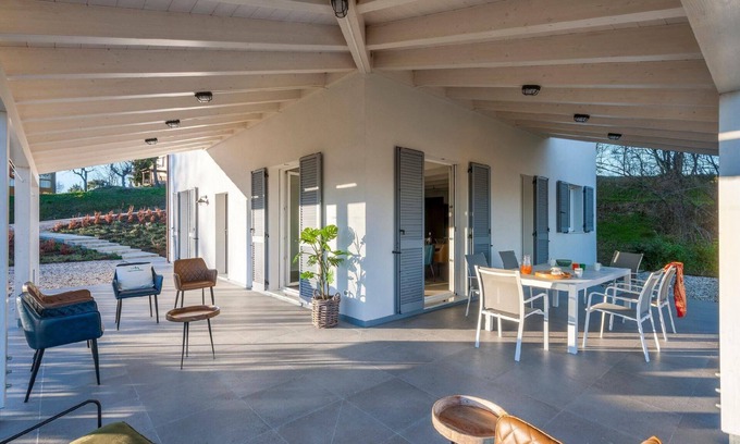 SantʼAngelo in Pontano House | Holiday house Sant'Angelo in Pontano for 1 - 8 persons with 4 bedrooms - Holiday home