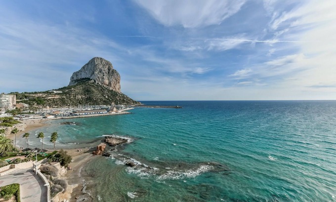 Calpe Apartment | Holiday rental apartment for up to 5 people.Modern and luminous apartment recently constructed (finished in 2009).