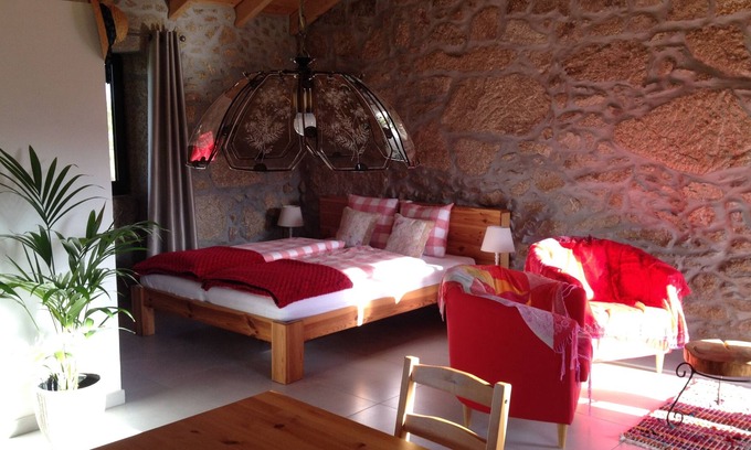 Vila Ruiva Apartment | Holiday Studio in an old stone house with beautiful view on the Serra Estrela