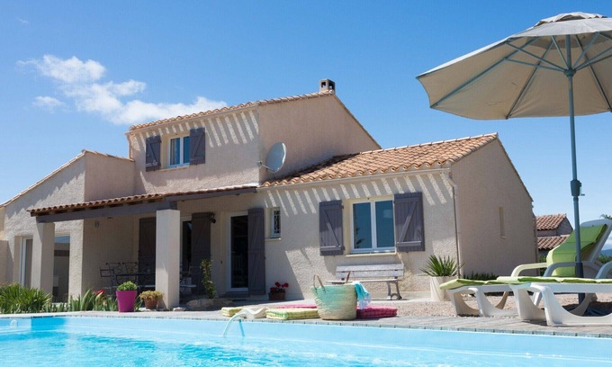 Beaufort Villa | Holiday villa with swimming pool near the sea