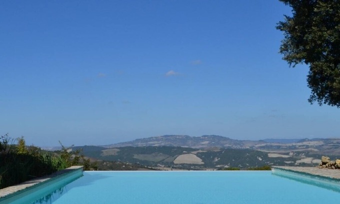 Pomarance Apartment | Holiday, where Tuscany is still authentic. 16th c. Villa, Infinity pool: Quercia