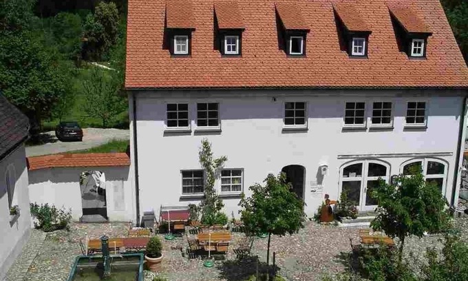 Winterstetten Apartment | Holidays in the stylish apartment "Kuhstall" in the glassmaking village of Schmidsfelden