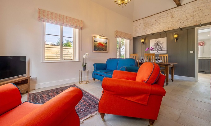 Sudbury Cottage | Holt Coach House - sleeps 4 guests in 2 bedrooms