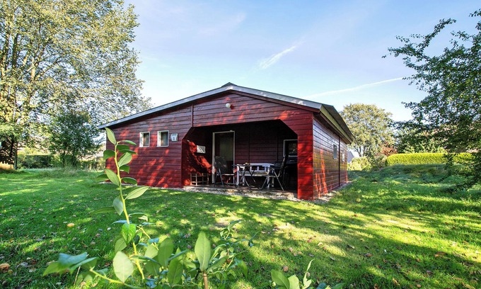 Fedderingen House | 'Holzhaus Grimm' with private terrace and Wi-Fi
