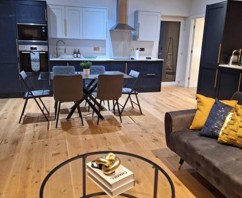 Reading Apartment | Home at Highgrove - Private Garden & Parking