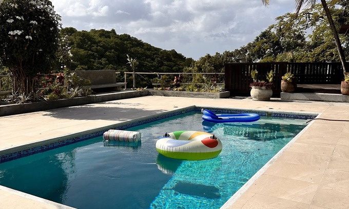St. George's House | Home away from home in the tropics