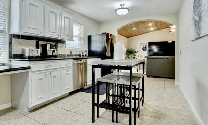 El Lago House | Home away from home: NASA/Kemah boardwalk/Beach
