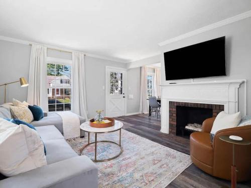 South Euclid House | Home Away From Home - Beautiful Yard