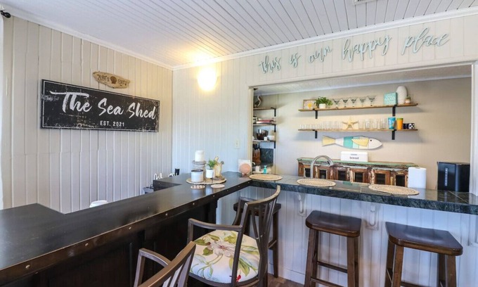 Galveston House | Home Bar, Lounge, and Arcade! Close to the beach and Marina