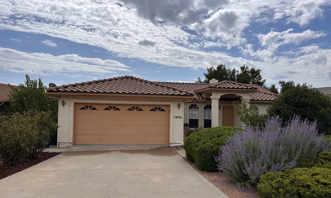 Prescott House | Home close to downtown with mountain views, deck, fenced backyard, & fast WiFi