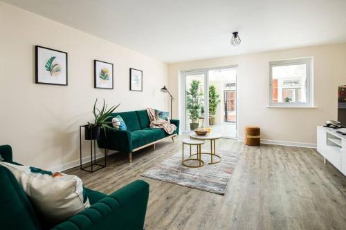 Patchway House | Home designed for contractors and families