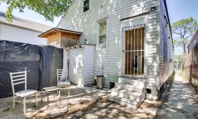 Fairgrounds House | Home in a quiet neighborhood with easy access to the heart & culture of NOLA!