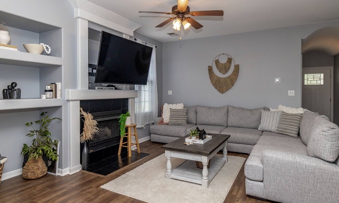 Masterson Station House | ⭐️⭐️⭐️⭐️⭐️ Home next to KHP/Downtown