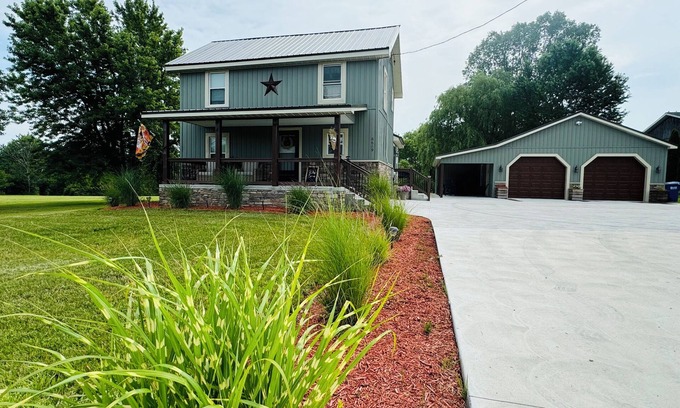 North East Other | Home on 3 acres in the heart of wine country w/gameroom. 5 min to Lake Erie.