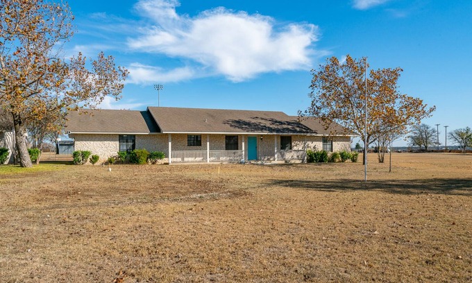 Round Rock House | Home on 3 Acres Next to Park - Round Rock Getaways