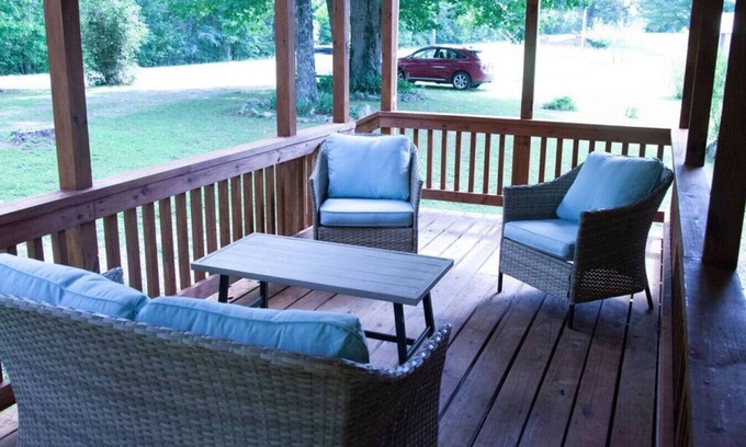 Pikeville House | Home on 30 acres next to State Park