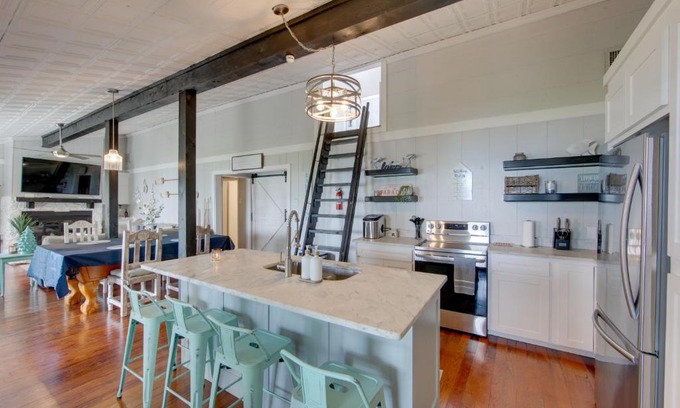 Dogwood House | Home On Lake Bob Sandlin with Private Boat Dock!