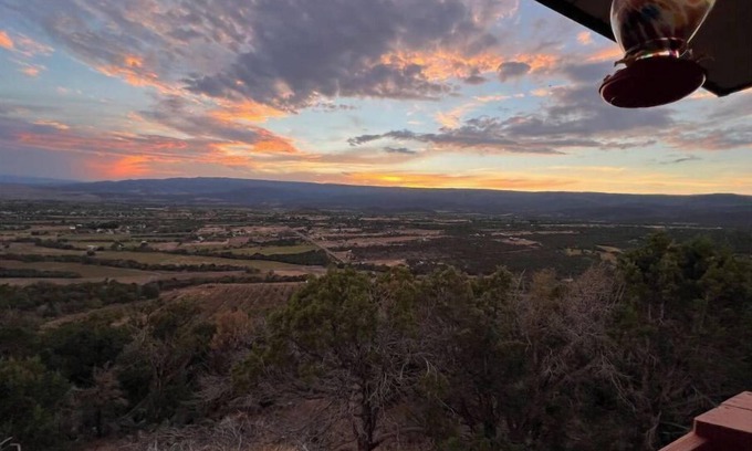 Cedaredge House | Home on the mesa’s edge the Proverbial Million Dollar View, jacuzzi and orchard