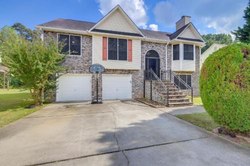 Hampton House | Home with Dog-Friendly Yard in Quiet Atlanta Suburb
