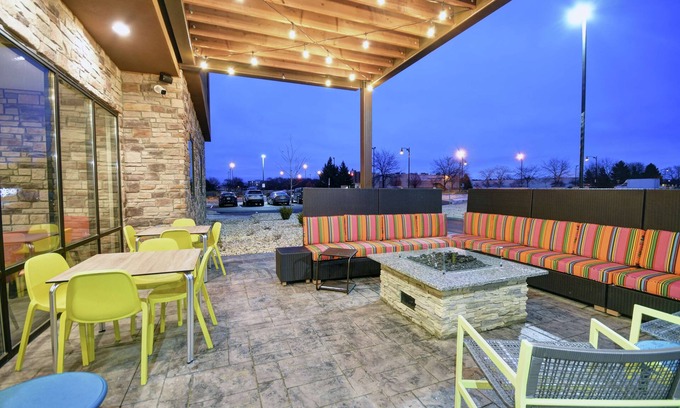Beloit Hotel | Home2 Suites by Hilton Beloit