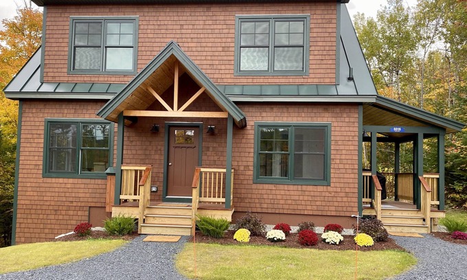 Carrabassett Valley House | Homecoming weekend available. Low fall rates. Bookings open for ski season.