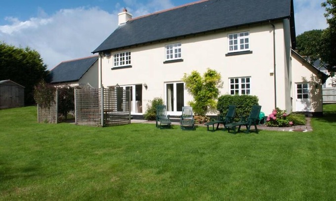Thurlestone Cottage | HOMEFIELD HOUSE, family friendly, with a garden in Thurlestone