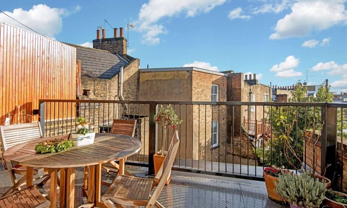 Camden Town Apartment | Homely - in the heart of Camden