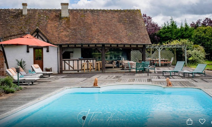Saint-Aignan-le-Jaillard Villa | Homerez - Big villa for 12 ppl. with swimming-pool, jacuzzi, hammam and garden