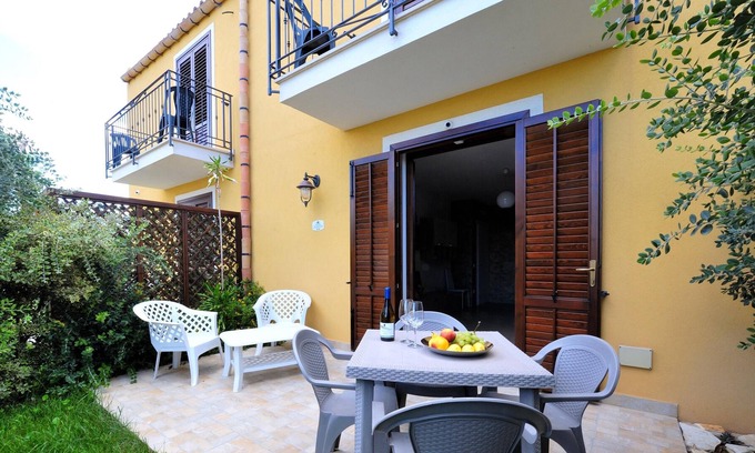 San Leonardo House | Homerez - 100 m away from the beach! House for 7 ppl. with sea view at Marsala