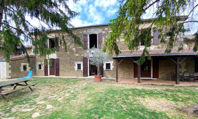 Mouterre-Silly House | Homerez - Amazing house for 16 ppl. with garden and terrace at Mouterre-Silly