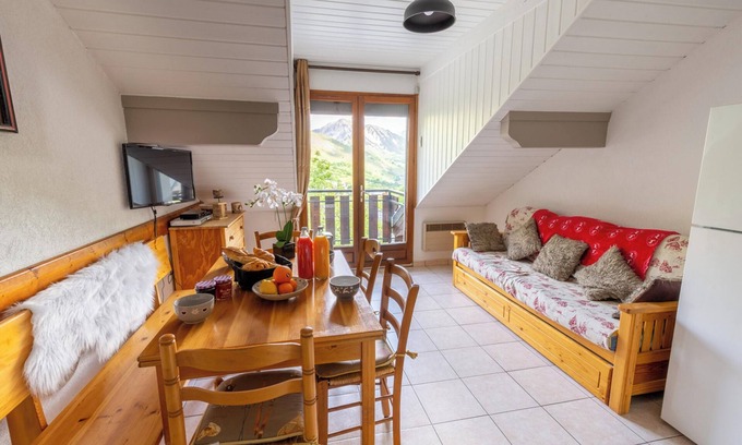 Saint-Sorlin-d'Arves Apartment | Homerez - Apartment in Saint-Sorlin