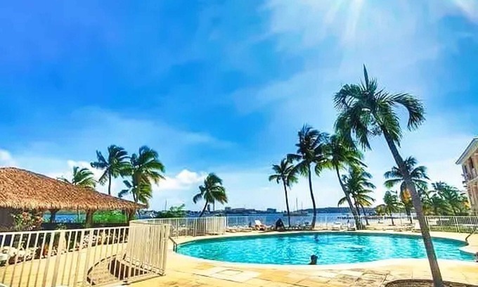 Nettle Bay Apartment | Homerez - Apartment Baie Nettlé