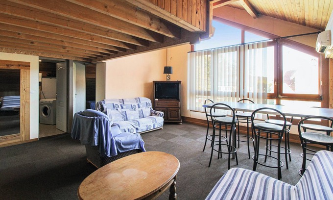 Echenans Apartment | Homerez - Apartment in Échenans with parking
