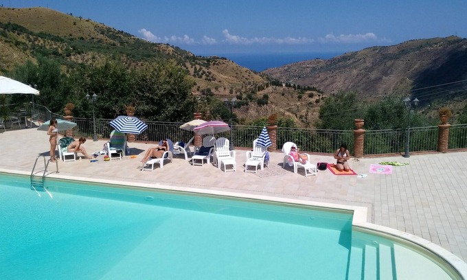 Reitano Apartment | Homerez - Appartement 5 km away from the beach for 4 ppl. with shared pool