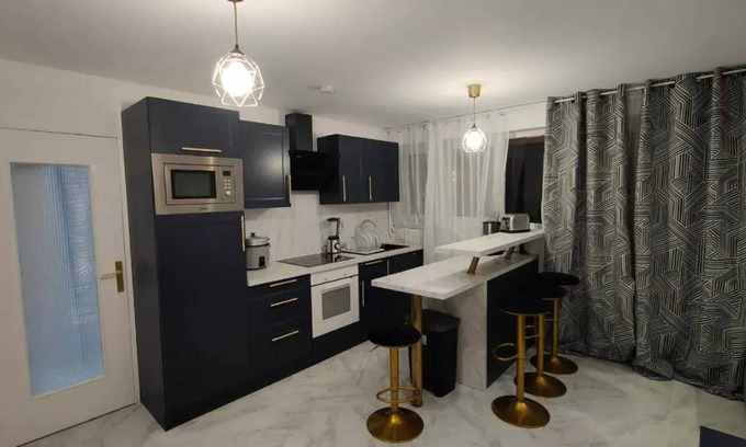 Franconville Apartment | Homerez - Apt. in Franconville - Garden