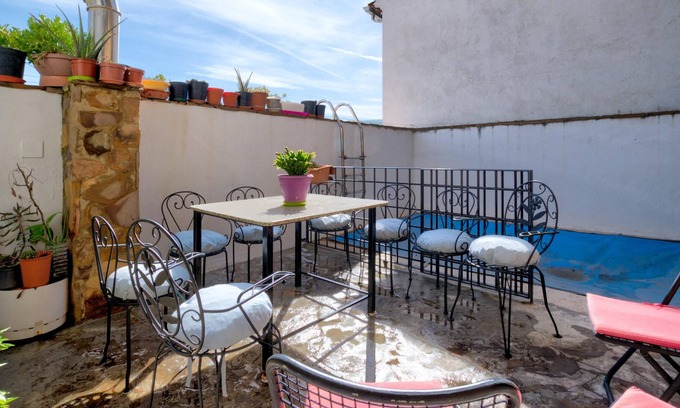 Puebla de Don Rodrigo Villa | Homerez - Big villa for 12 ppl. with swimming-pool at Puebla de Don Rodrigo