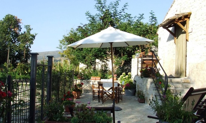 Abbateggio Apartment | Homerez - Beautiful appartement for 2 ppl. with garden and terrace at Abbateggio