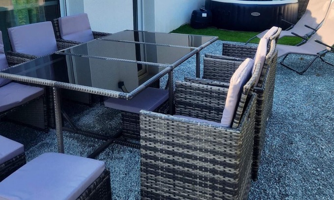 Saint-Mard House | Homerez - Big house for 9 ppl. with jacuzzi and terrace at Saint-Mard