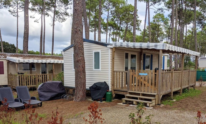 Saint-Julien-en-Born House | Homerez - Bungalow 4 km away from the beach for 6 ppl. with shared pool