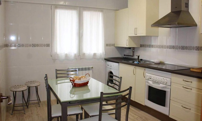 Centro y casco historico Apartment | Homerez - Charming apartment in Oviedo - 80 sqm - garden views