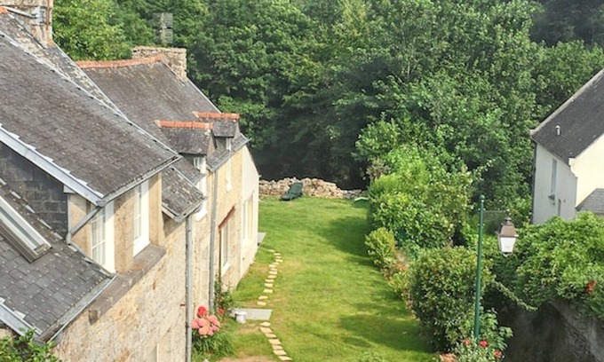 Huelgoat House | Homerez - Charming House in Huelgoat with Terrace and Garden