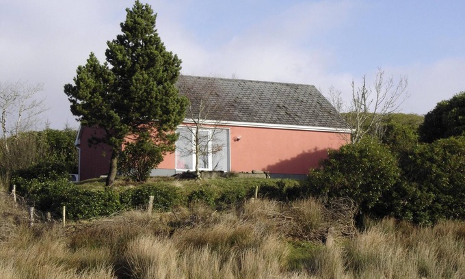 Laghy House | Homerez - Charming House in Laghy with Garden View