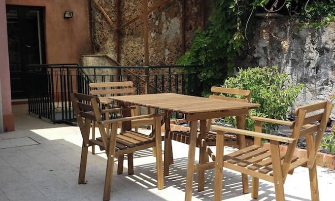 Pedara House | Homerez - Comfortable house in Pedara with parking included.