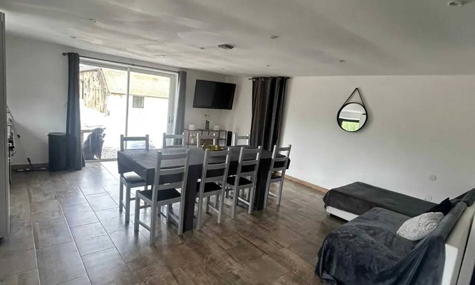 Curgy Apartment | Homerez - Cozy apartment in Curgy with terrace 60 m²