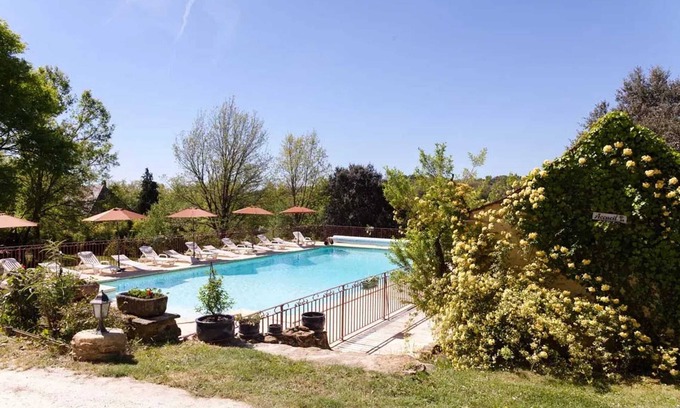 Sarlat-la-Caneda Ski Chalet | Homerez - Cozy Chalet in Sarlat-la-Canéda with Shared Pool