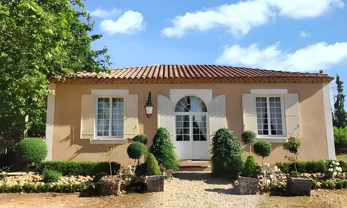 Arles House | Homerez - Cozy House in Arles with Garden and Private Parking