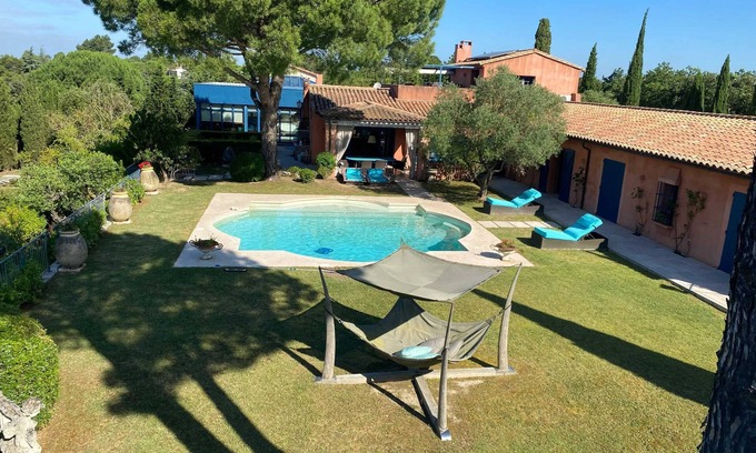 Palaja Villa | Homerez - Exceptional Villa in Palaja with Indoor and Outdoor Pools
