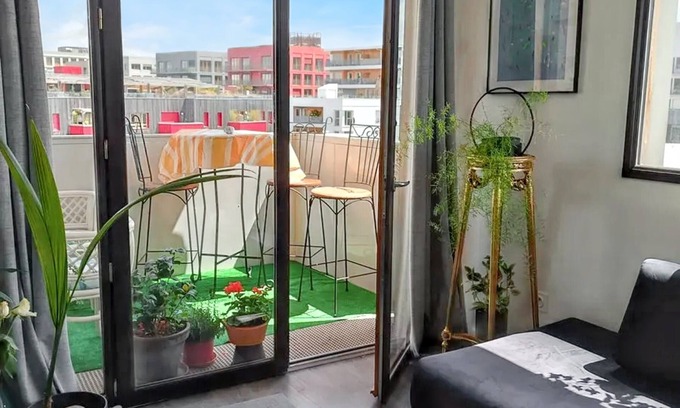 L'Ile-Saint-Denis Apartment | Homerez - Family apt, L'Île-Saint-Denis