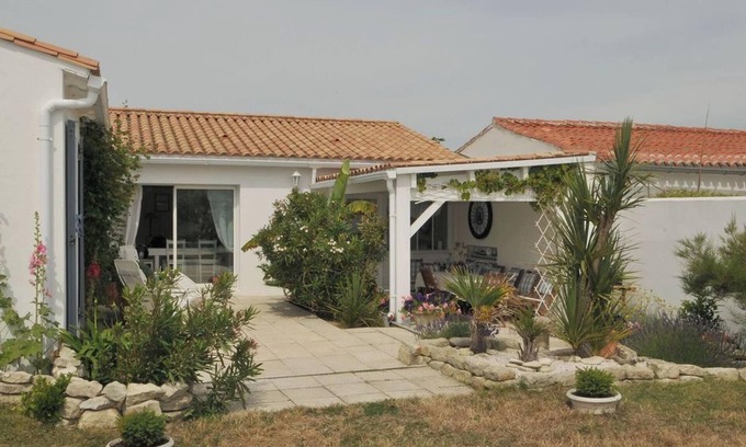 Le Bois-Plage-en-Re House | Homerez - House in Sainte-Marie-de-Ré