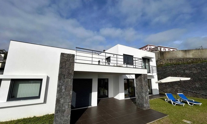 Angra do Heroismo House | Homerez - House Angra do Heroísmo